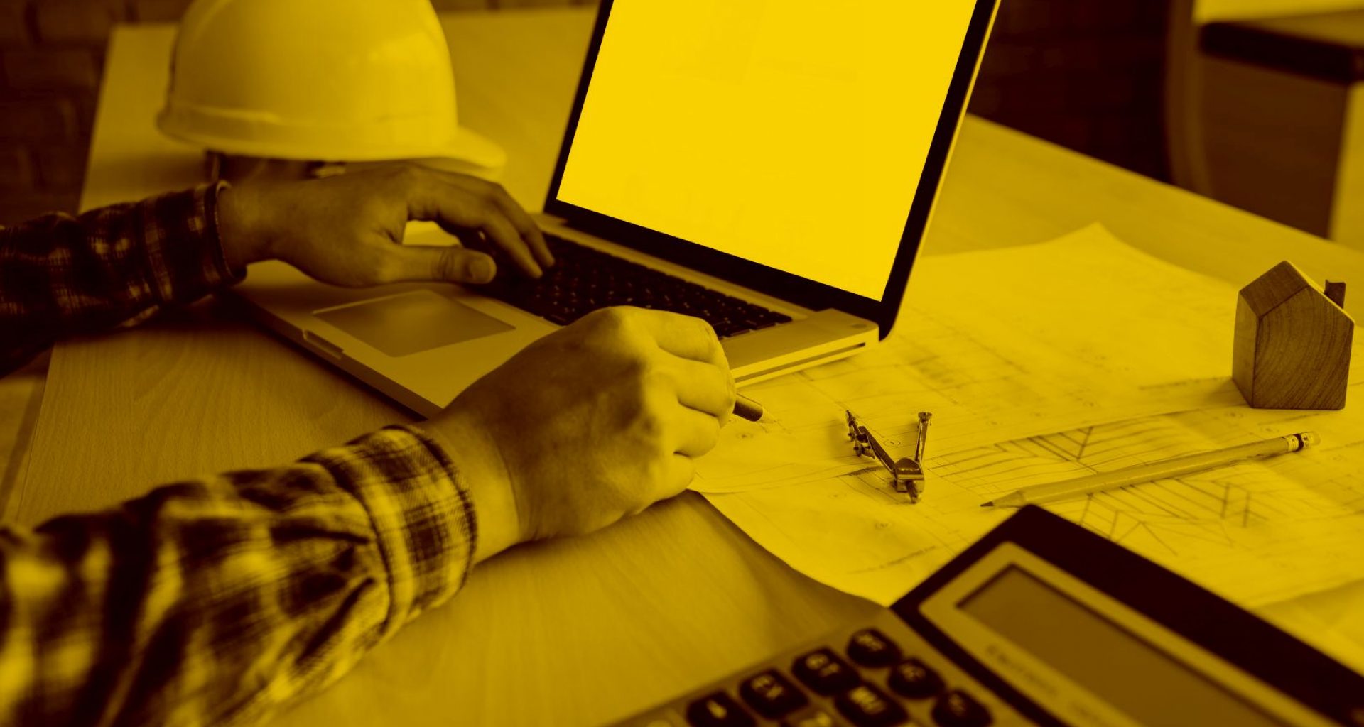 Arbeitsplatz mit Macbook und WinWorker
