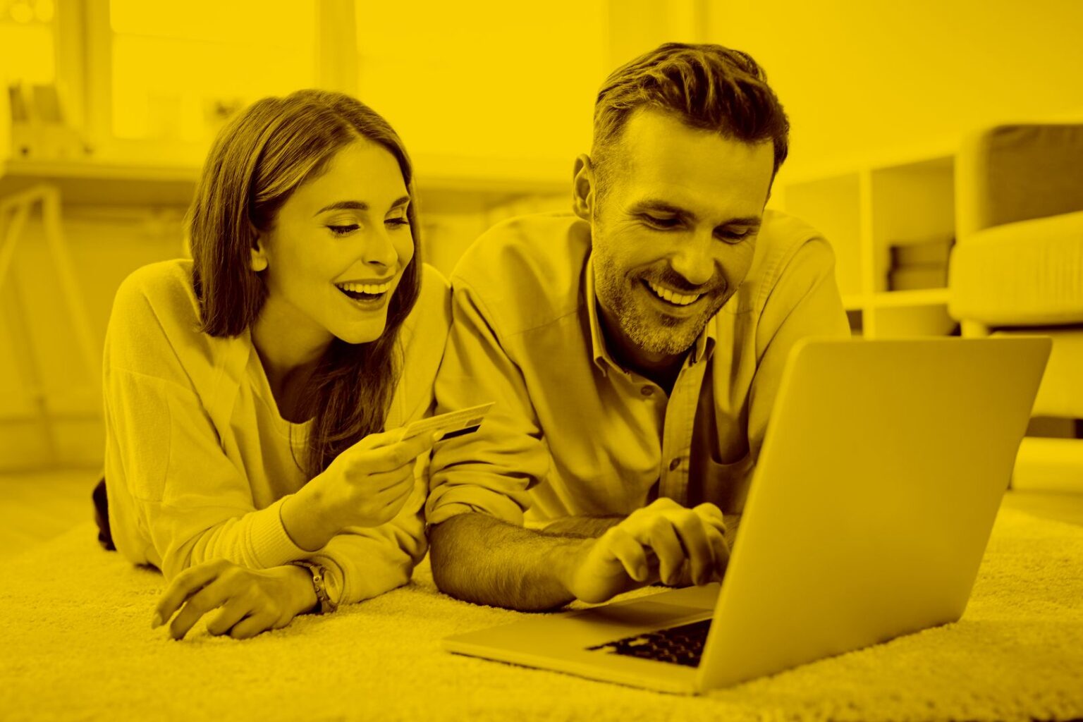 Mann und Frau kaufn online